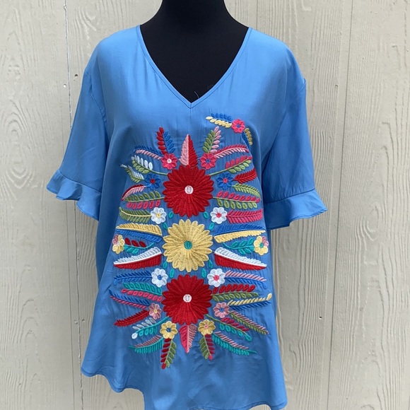 Layerz Clothing Embroidery Floral V - Neck Summer - Picture 3 of 12